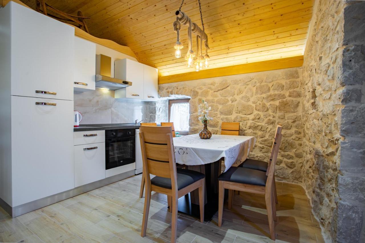 Patakun Holiday Home For 5, With Heated Pool Lecevica Exterior photo