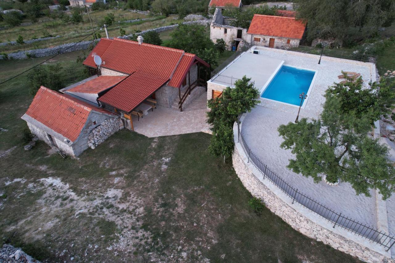 Patakun Holiday Home For 5, With Heated Pool Lecevica Exterior photo