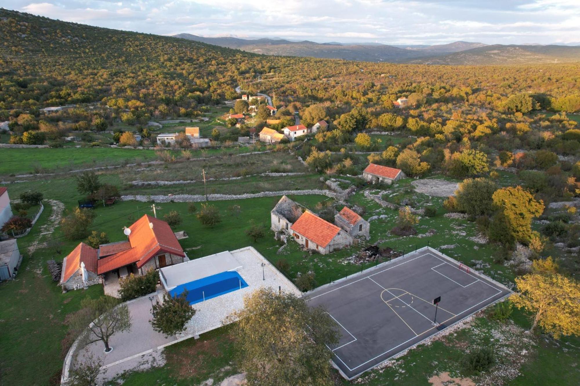 Patakun Holiday Home For 5, With Heated Pool Lecevica Exterior photo